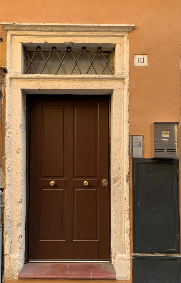 Daisy House: Nice Attic In The Historical Center Saló Exterior foto